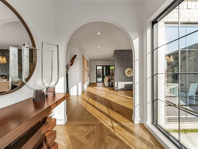 10050 Gooding Dr — Photo 10