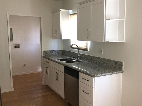 4th image of 2828 Montana Ave #A