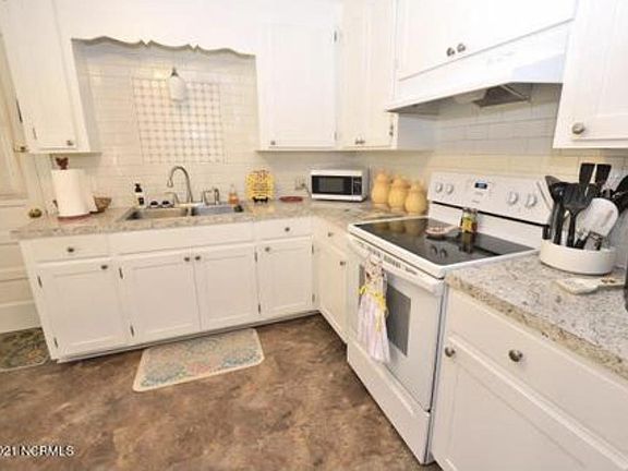 5th image of 3108 Berkley Dr