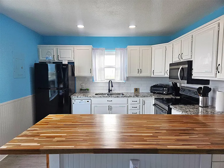 27478 FM 457 — Photo 7