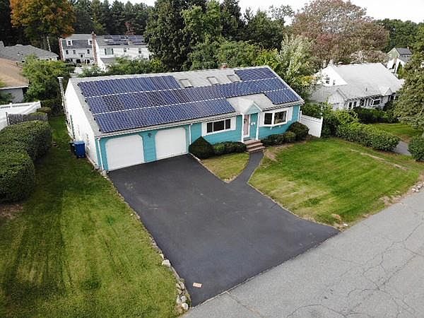 1st image of 19 Rockwood Ln