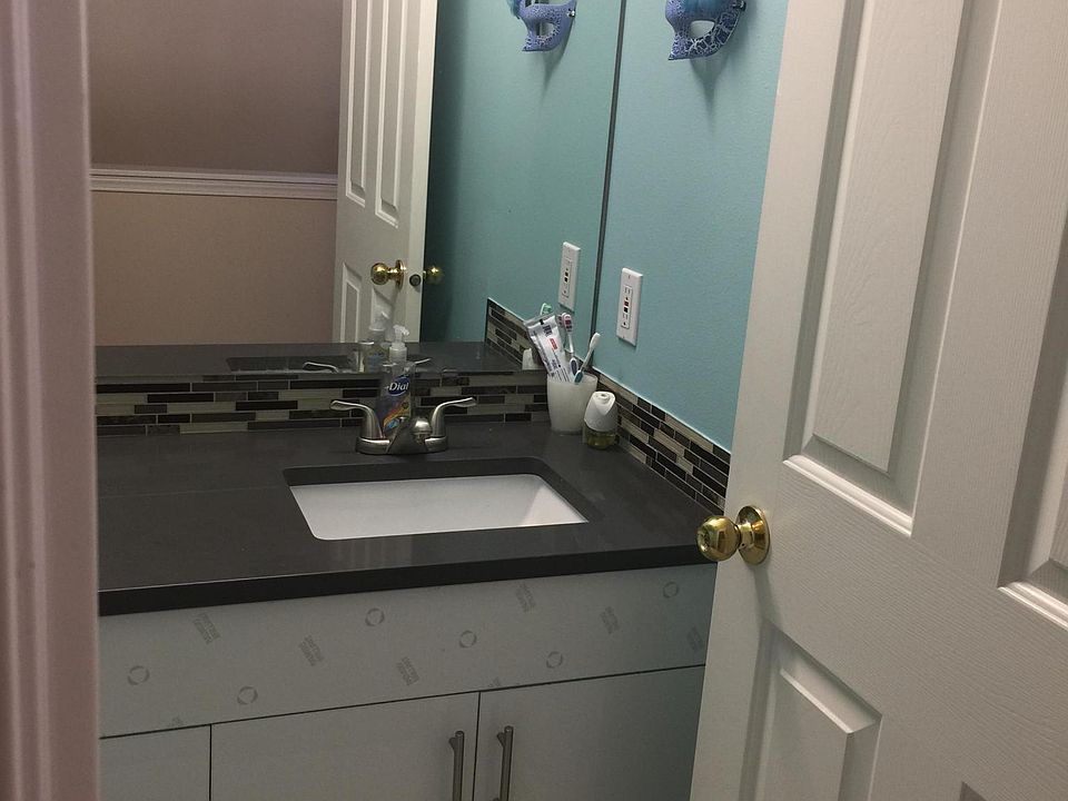 1st image of 9412 177th Pl NE Unit 2