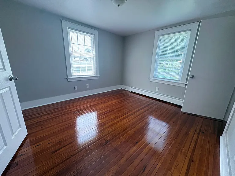 Maple St — Photo 4