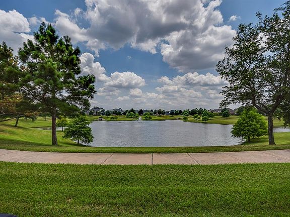 Enjoy a stroll around the beautiful Dove Manor lake, and walk or bike to Frank Elementary School.