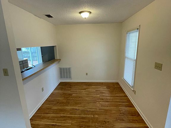 4th image of 100 Tiffany Ct