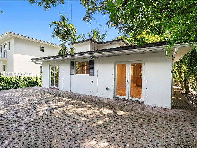5520 San Vicente St — Photo 4