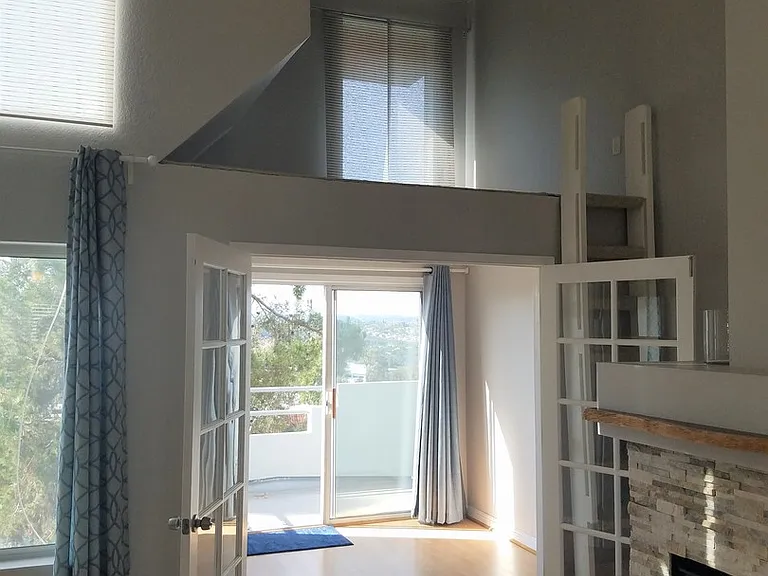 27677 Aquamarine — Photo 1