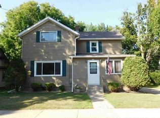 110 10th St, Clintonville, WI 54929