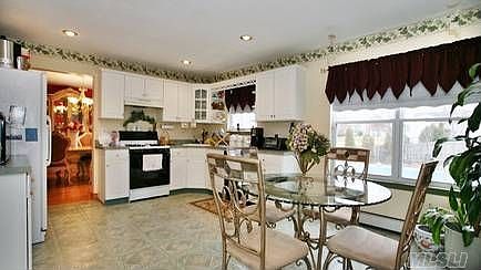 2nd image of 27 Tulip Ave