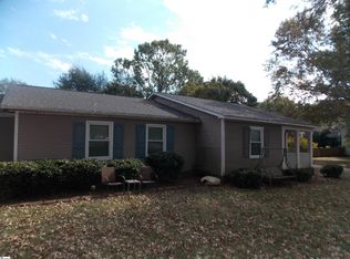 202 Laurel Tree Ln, Simpsonville, SC 29681