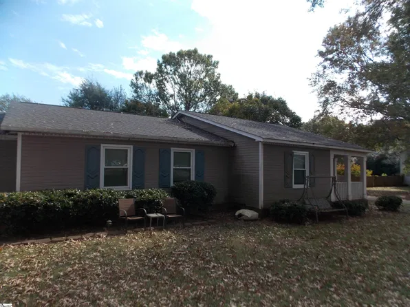 202 Laurel Tree Ln, Simpsonville, SC 29681