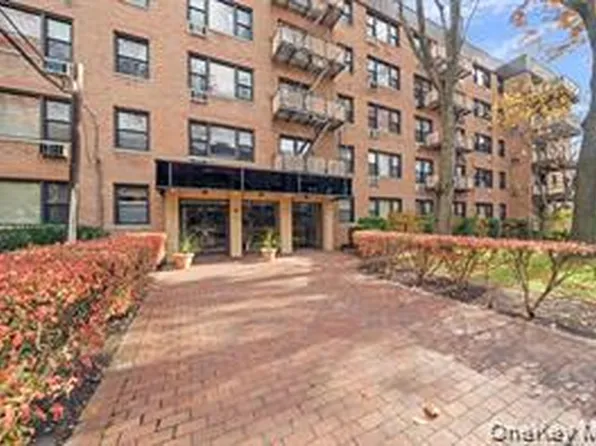 6 Birchwood Court #4B, Mineola, NY 11501