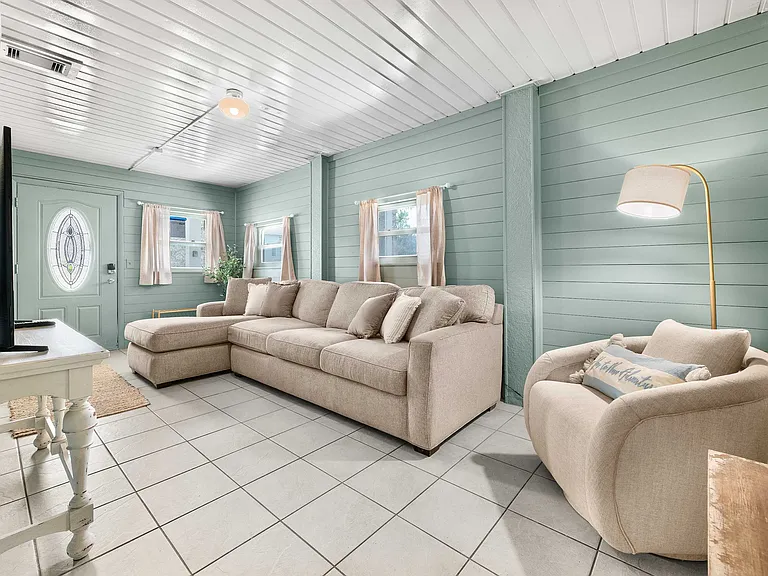 108 Zamora St — Photo 48