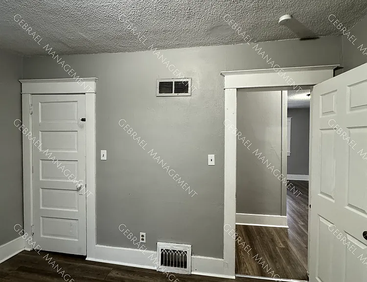 1635 Holmes St — Photo 16