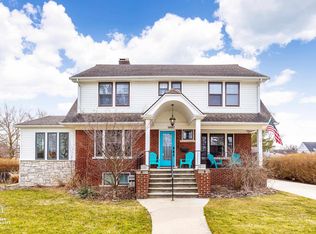1497 Hawthorne Rd, Grosse Pointe Woods, MI 48236