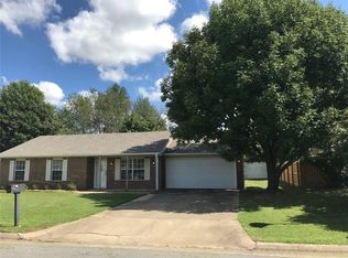 1374 N Plum Tree Dr, Fayetteville, AR 72704