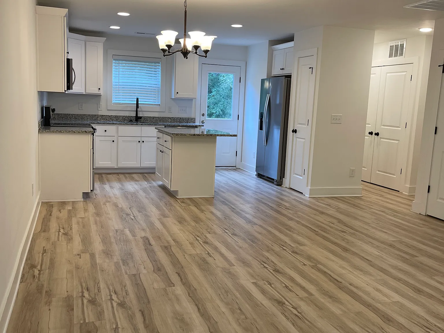 3 bed, 2.5 bath, 1333 sqft, $1,750 — Photo 3