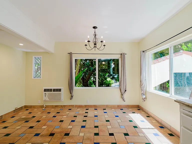11036 Fruitland Dr — Photo 15