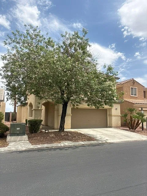 3 bed, 2.5 bath, 2066 sqft, $1,950 — Photo 3