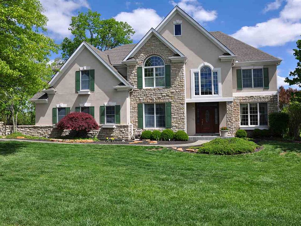 1st image of 690 Canterbury Dr