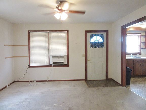 3rd image of 905 E Harrison St