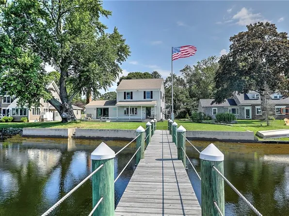 19 Opechee Dr, Barrington, RI 02806