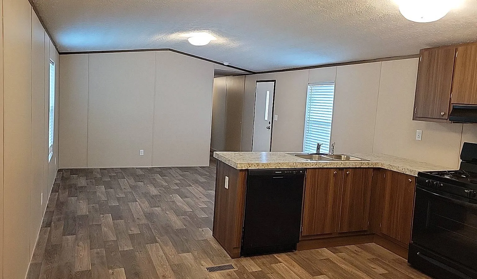 4 bed, 2.0 bath, $1,295 — Photo 4