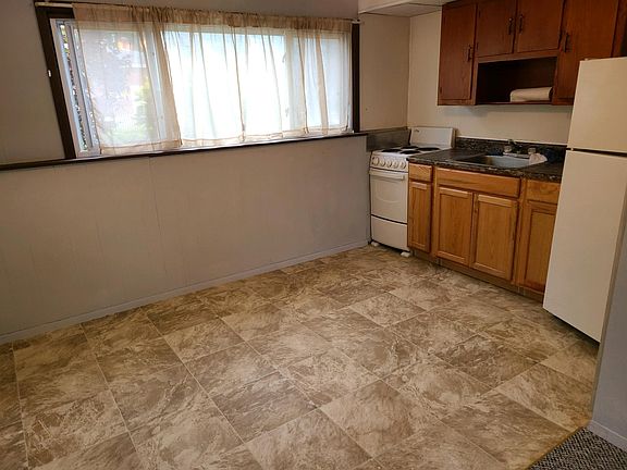 2nd image of 39 Lourae Dr