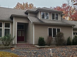 112 Whippletree Ln, Hawley, PA 18428