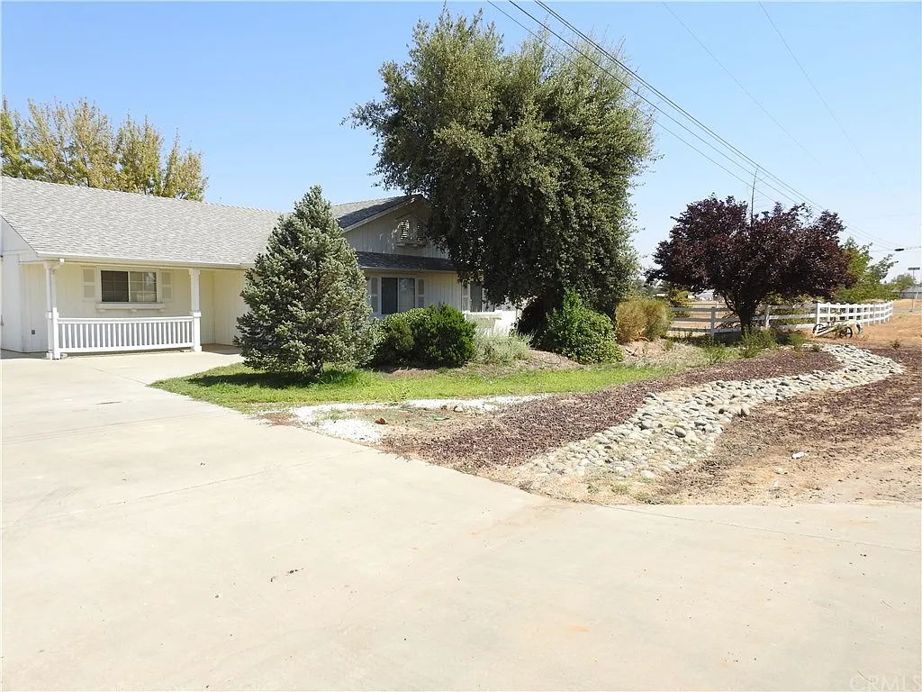 30457 Sunnyside Ave photo 1