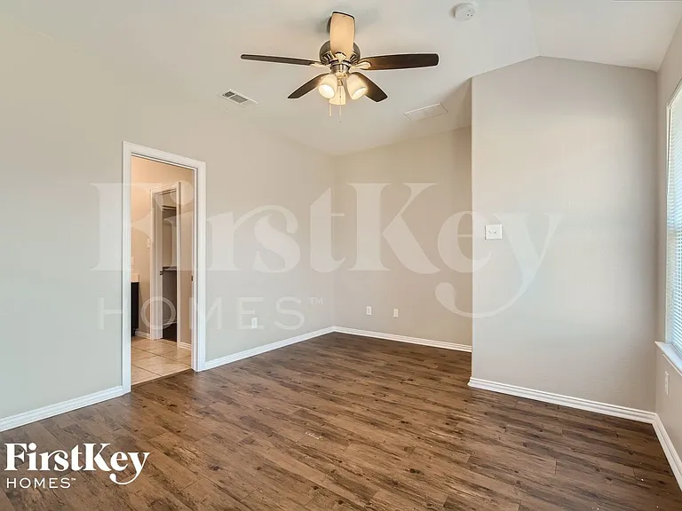 1825 Ridgecrest Dr — Photo 14