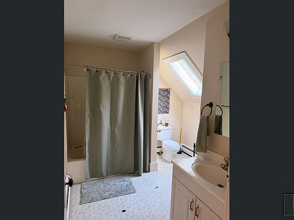 3rd image of 438 Saint John St