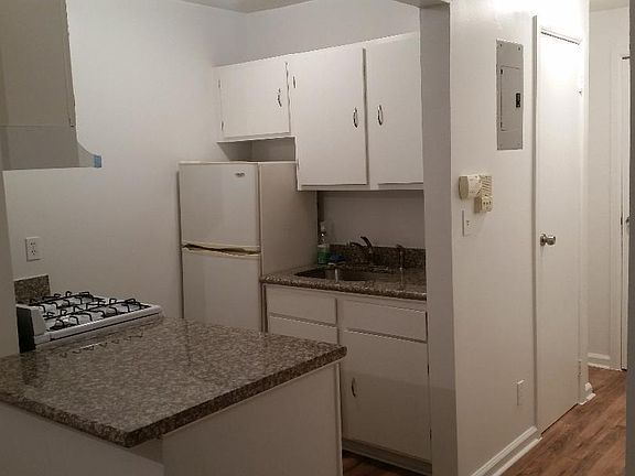 2nd image of 168 Norfolk St APT 10