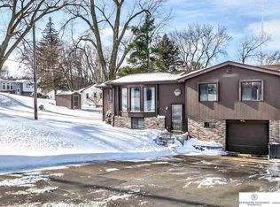 6220 N 52nd St, Omaha, NE 68104