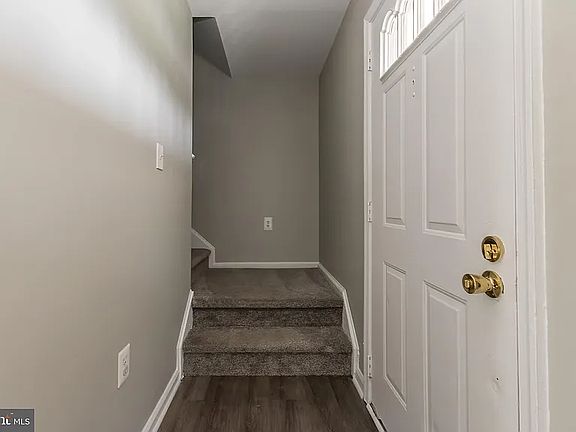 4th image of 1502 Echo St