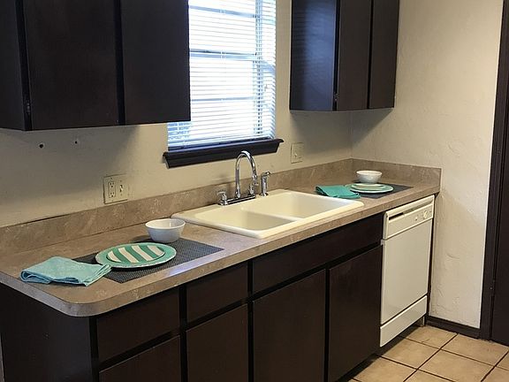 5th image of 9512 S Shartel Ave
