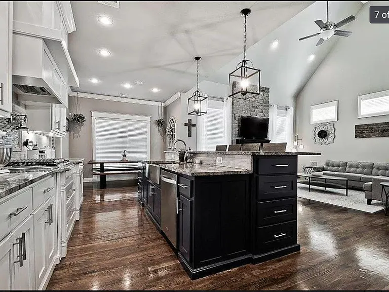 421 Trailwood Cir — Photo 10