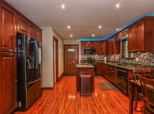 119 Quail Ct, Bushkill, PA 18324