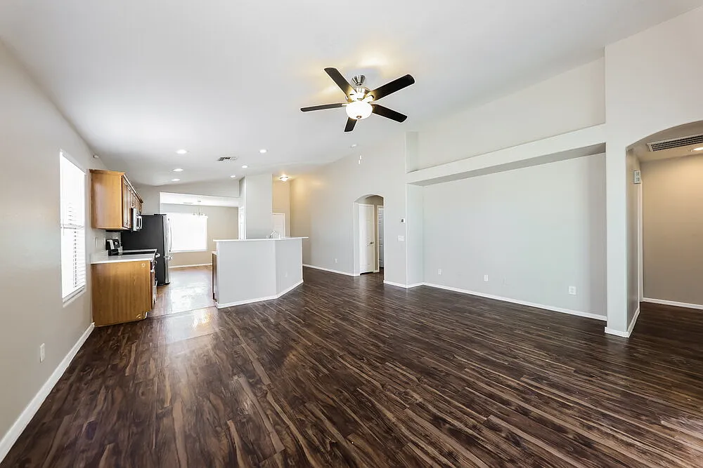4 bed, 2.0 bath, 1723 sqft, $2,290 — Photo 4