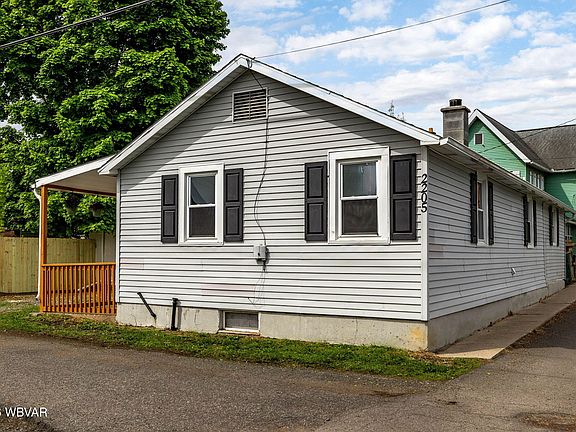 3rd image of 2205 Cummings St