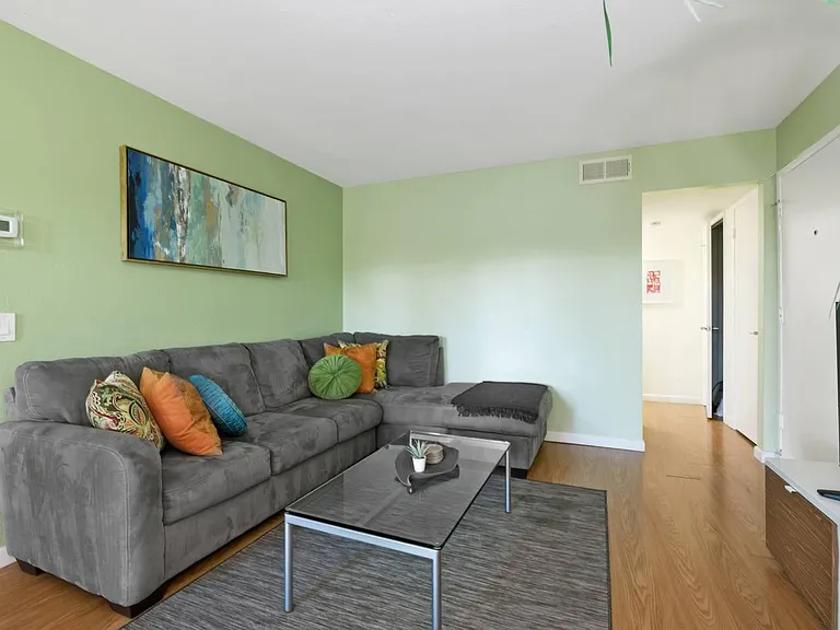 2468 W Bayshore Rd #5 — Photo 2