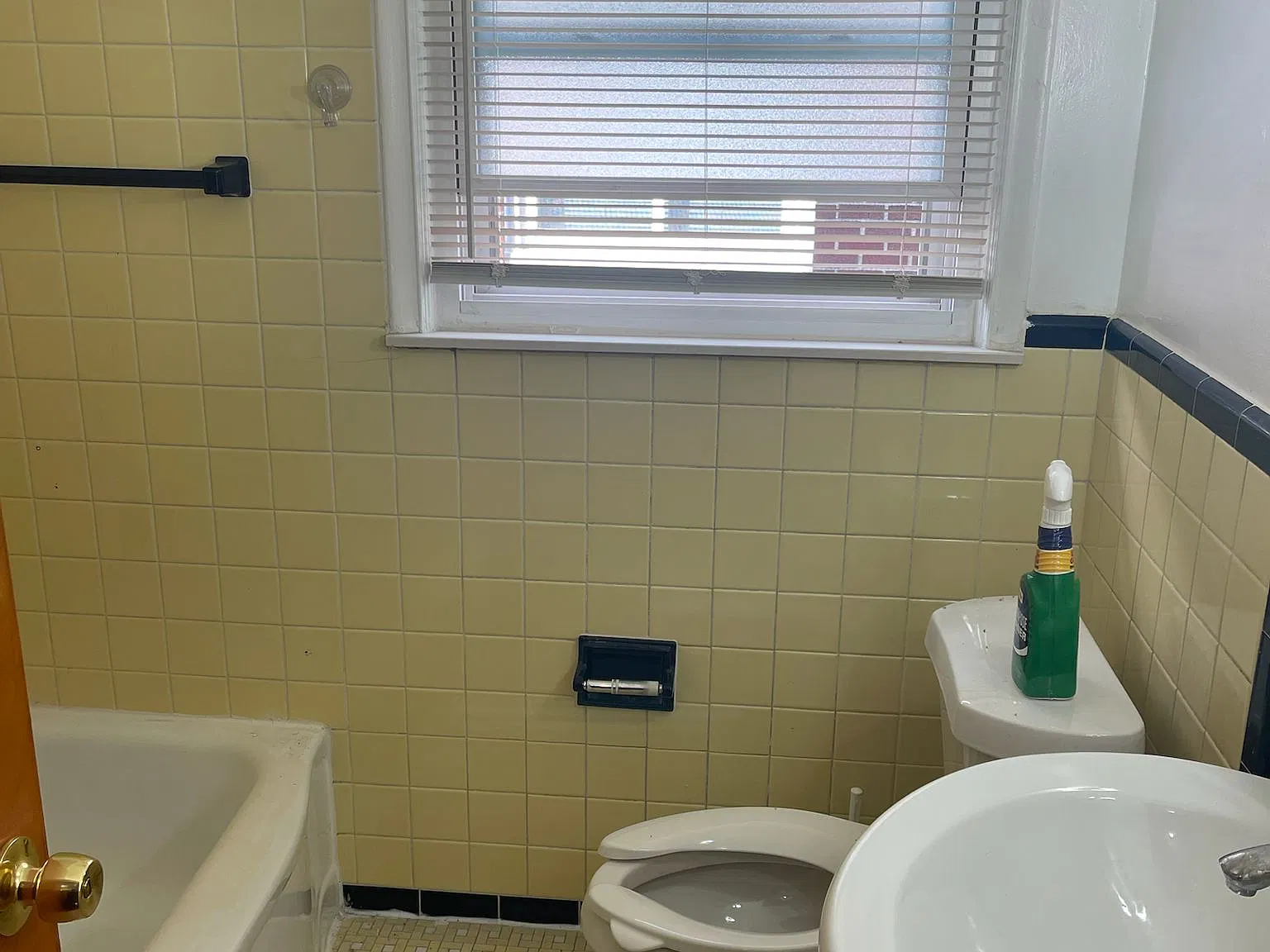3 bed, 1.5 bath, 1272 sqft, $1,700 — Photo 3