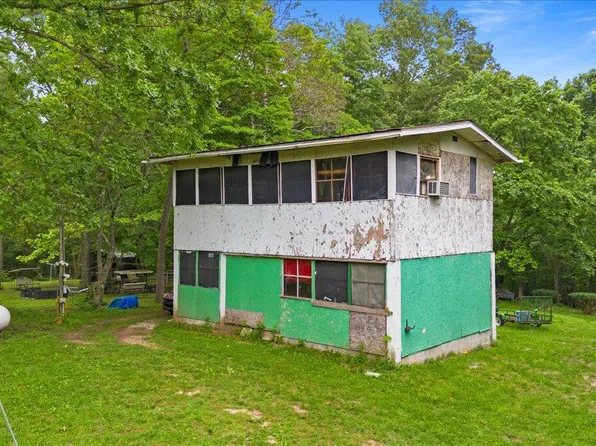 157 Chestnut Cir, La Follette, TN 37766