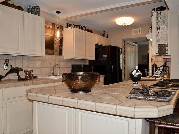 5th image of 2814 Savannah Ct