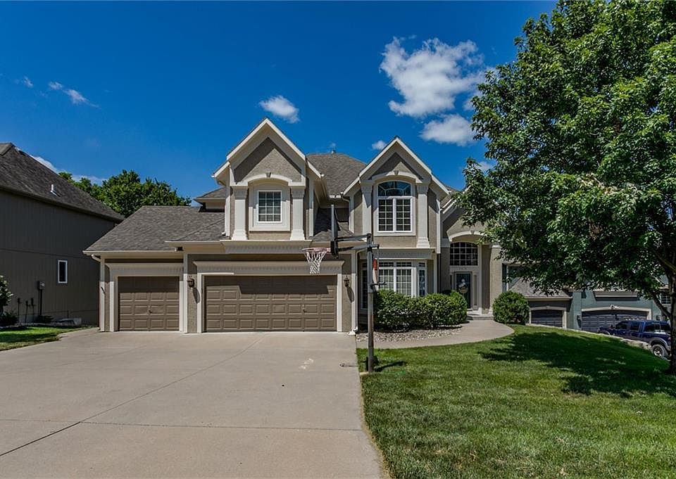 1st image of 5818 NE Timber Hills Dr