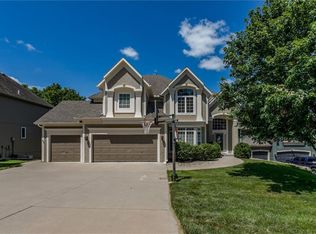 5818 NE Timber Hills Dr, Lees Summit, MO 64064