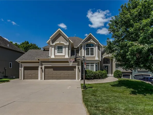 5818 NE Timber Hills Dr, Lees Summit, MO 64064