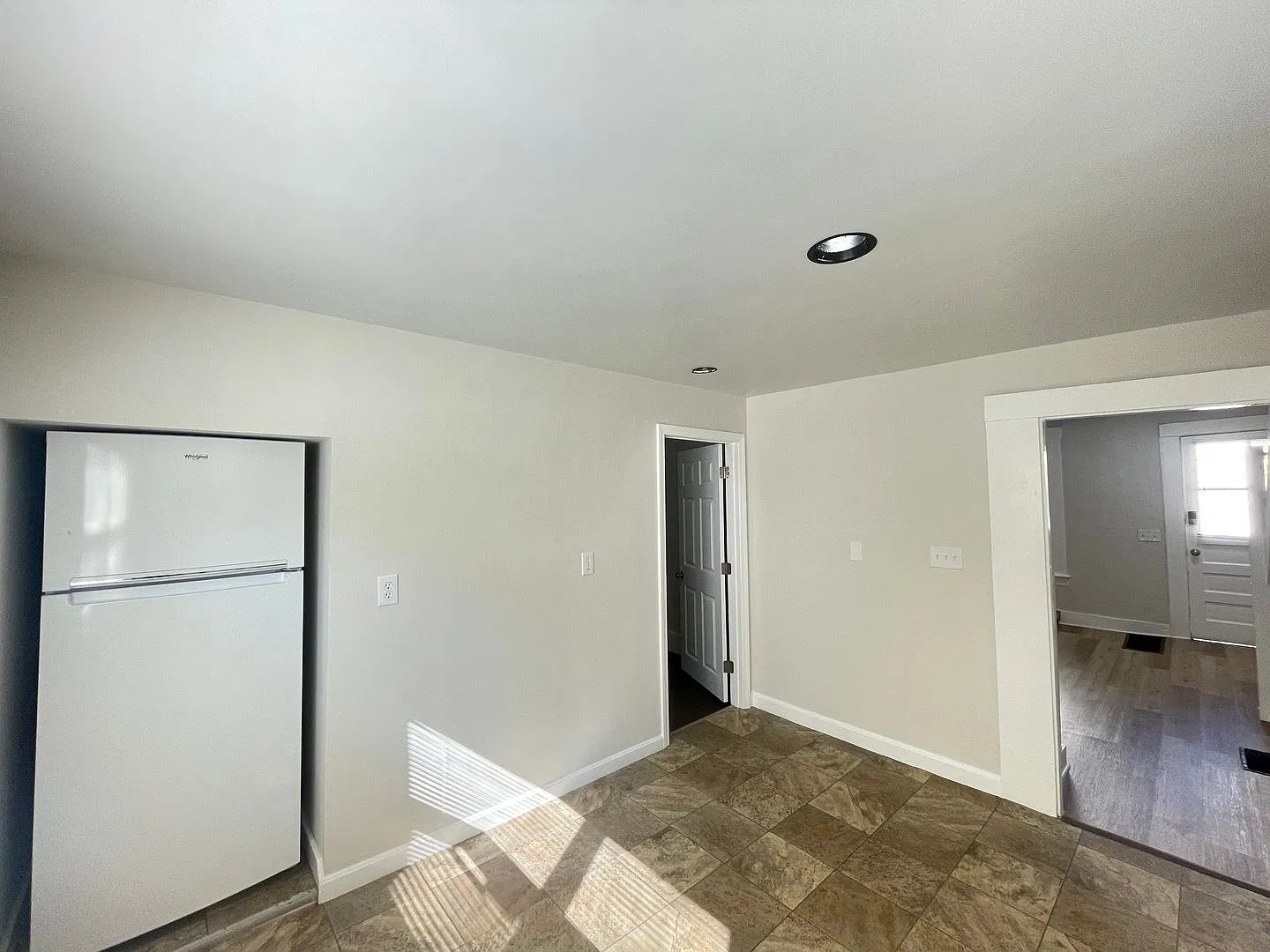 3 bed, 1.5 bath, 846 sqft, $2,395 — Photo 4