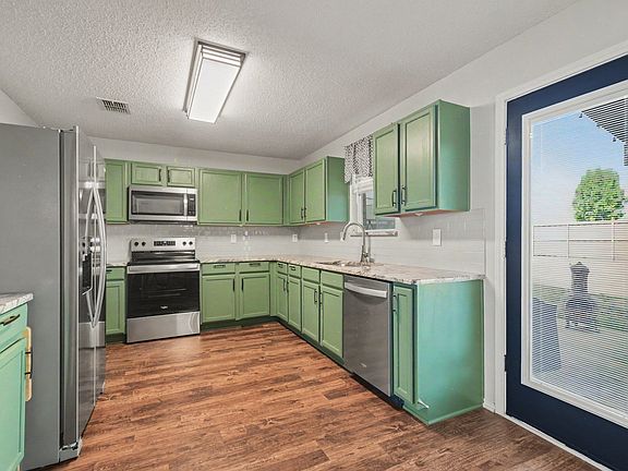 5th image of 2629 Annalea Ln