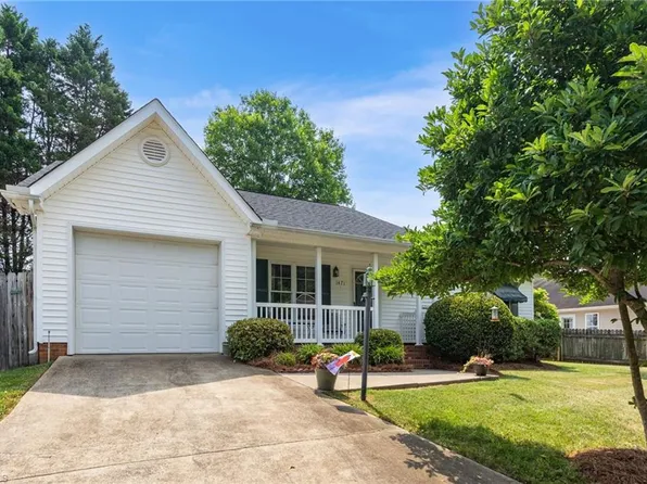 1471 Lewisburg Pointe Dr, Clemmons, NC 27012